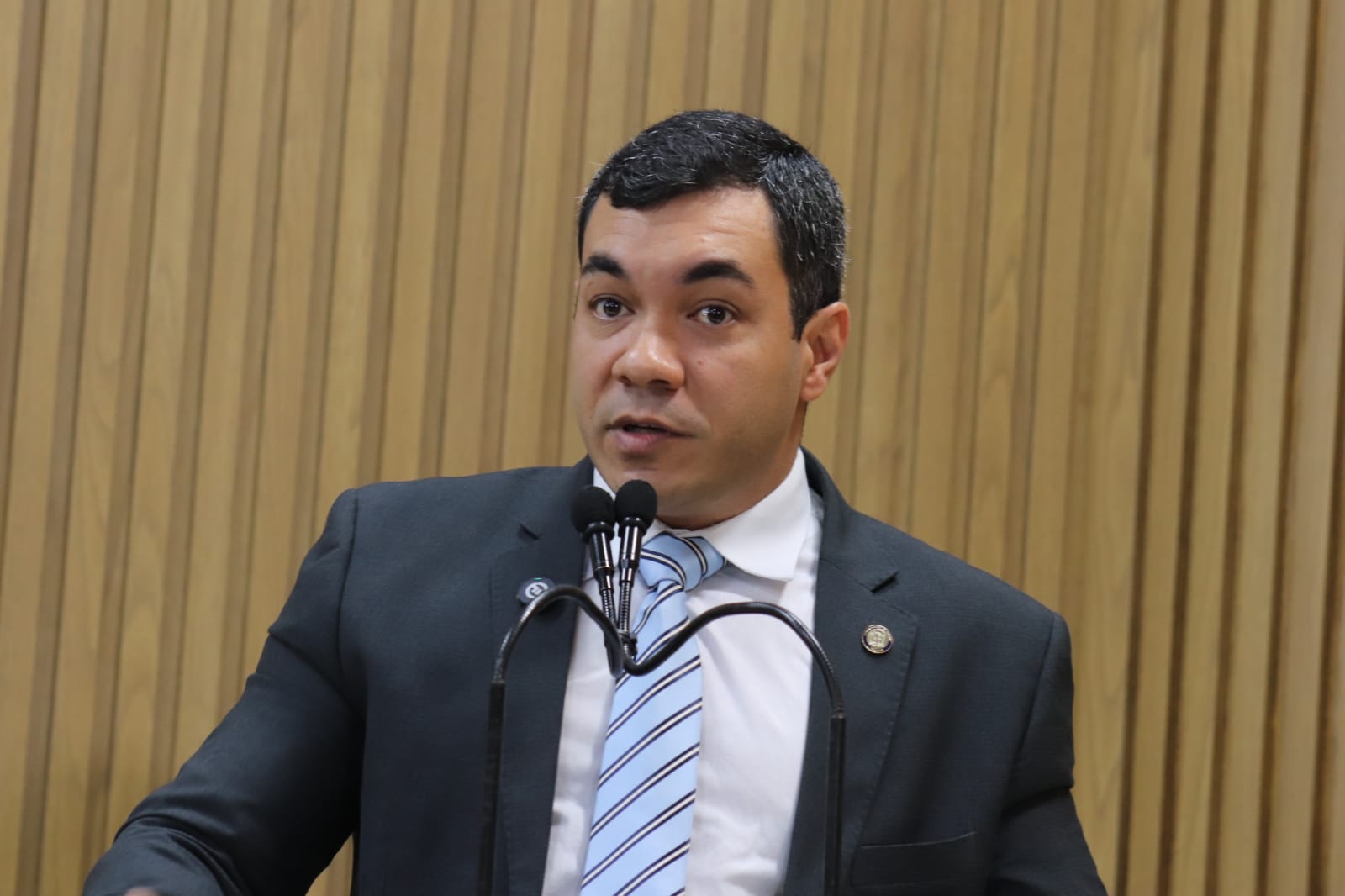 Levi enfatiza ausência de mapas do transporte público de Aracaju e protocola PL que disponibiliza esse serviço à população