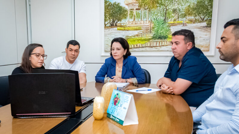 Levi Oliveira apresenta projeto de praça linear para o bairro Santa Maria em reunião com prefeita Emília Corrêa