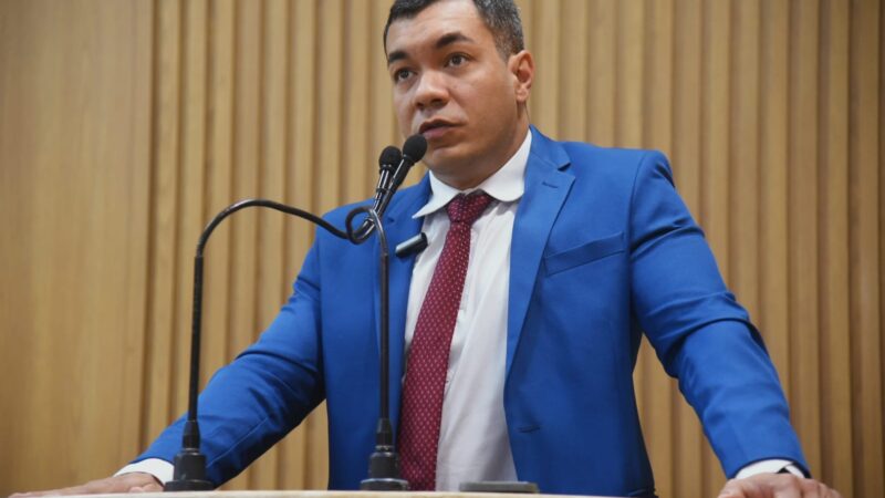 Levi Oliveira denuncia alagamento no bairro Olaria e cobra andamento de obras públicas em Aracaju