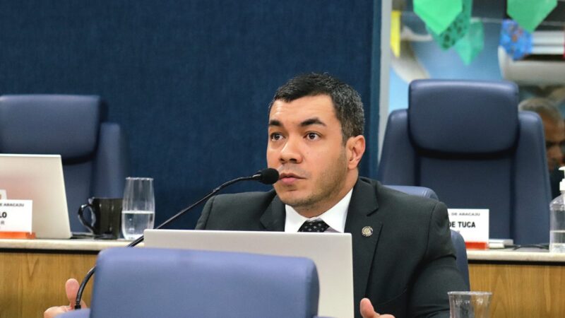 Levi Oliveira solicita melhorias na travessa Monteiro Lobato e revitalização de praça no Orlando Dantas