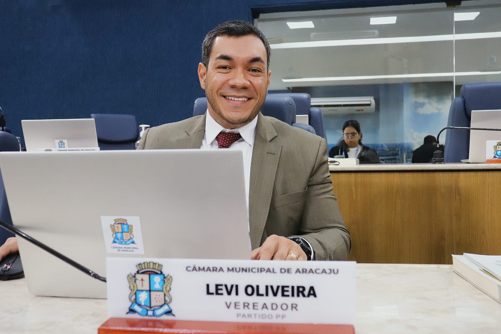 Levi Oliveira apresenta indicações para redução de acidentes em vias, valorização do comércio local e promoção da saúde pública