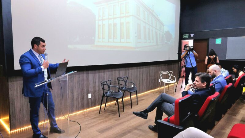 Vereador Levi Oliveira prestigia palestra sobre o uso da Inteligência Artificial na administração pública