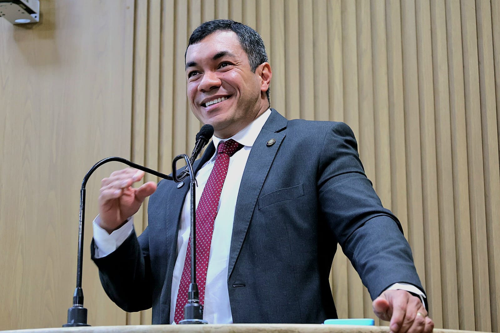 Levi Oliveira indica a instalação de câmeras de segurança em áreas de acesso e circulação em escolas da capital