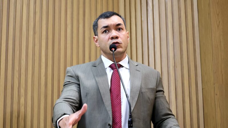 Vereador Levi Oliveira ressalta necessidade de sinalização viária em ruas do bairro São Conrado