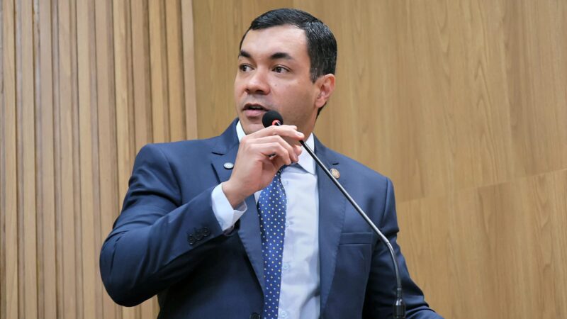 Na tribuna, vereador Levi Oliveira defende vigilante afastado após caso na UFS