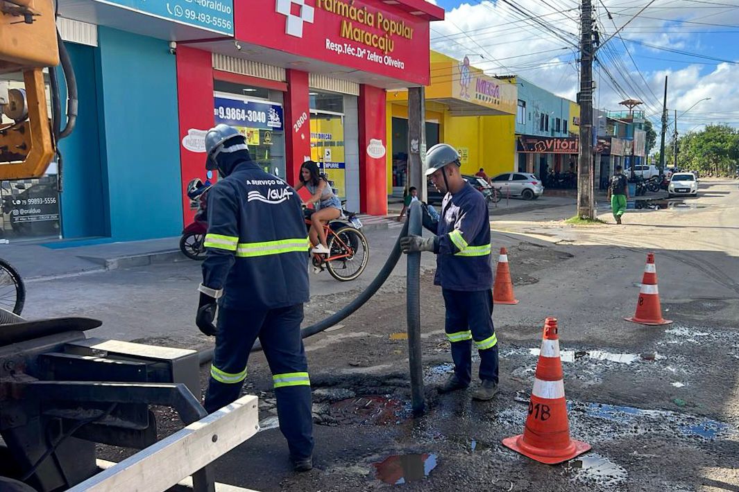 Após solicitação de Levi Oliveira, serviço de desobstrução de esgoto é realizado no bairro Santa Maria