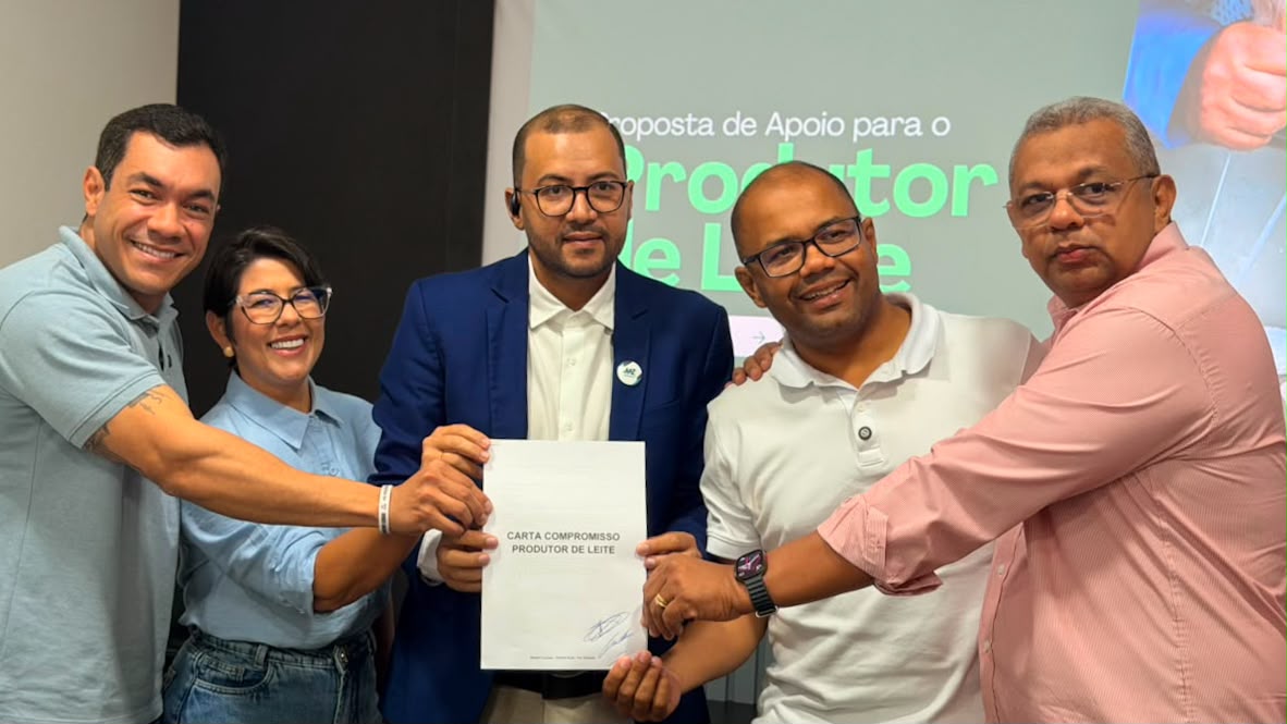 No Dia do Agricultor, Levi Oliveira assina carta-compromisso com produtores de leite em Nossa Senhora da Glória