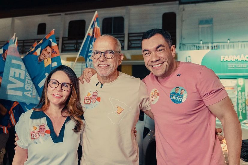 Levi Oliveira participa de caminhada com Edvaldo Nogueira no Inácio Barbosa