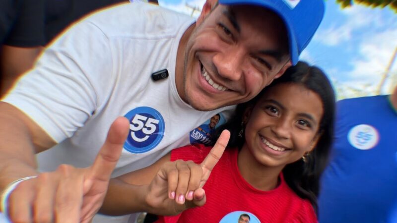 Levi Oliveira participa de desfile cívico no Santos Dumont, tradição reconhecida por projeto de sua autoria